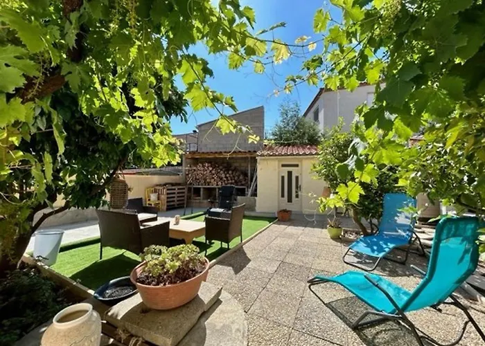 Maison Climatisee 5 Pieces Avec Jardin Prive Et Parking, Proche Gare Et Centre A - Fr-1-388-217